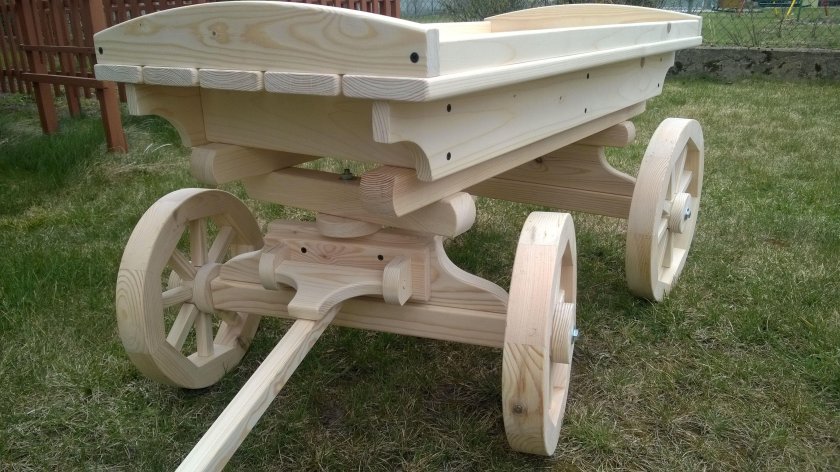 Деревянная тележка