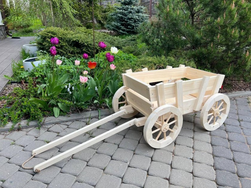 Декоративная телега для сада