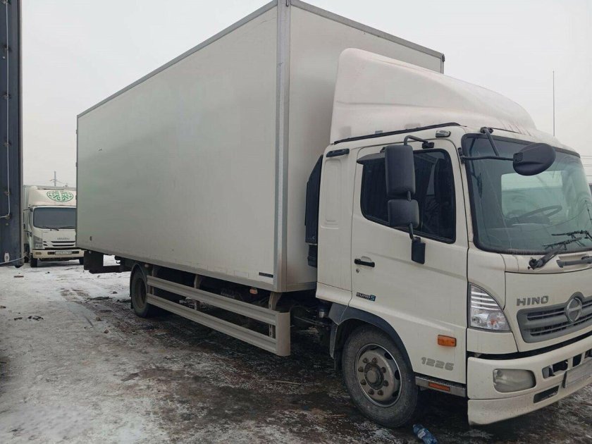 Hino 300 изотермический фургон