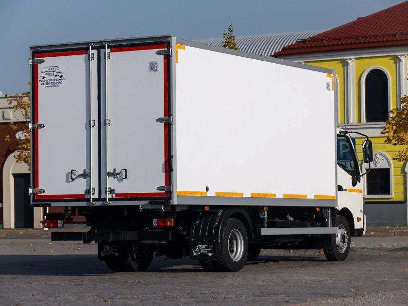 Hino 300 изотермический фургон