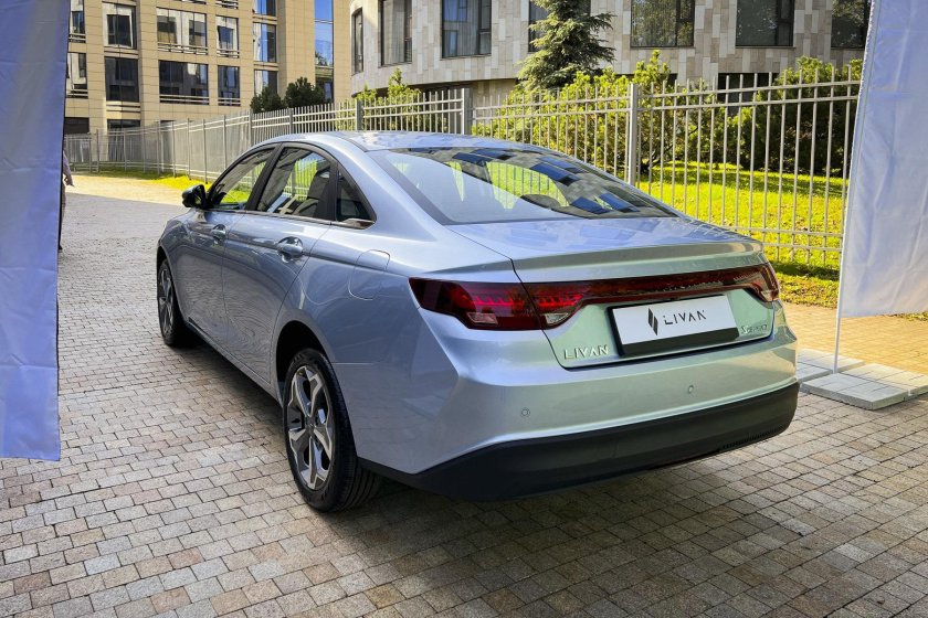 Livan седан