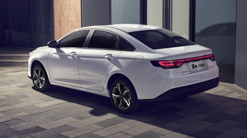 Geely emgrand 2022