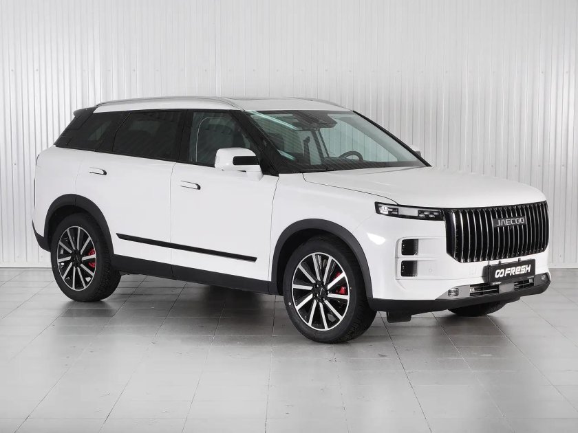 Белый внедорожник