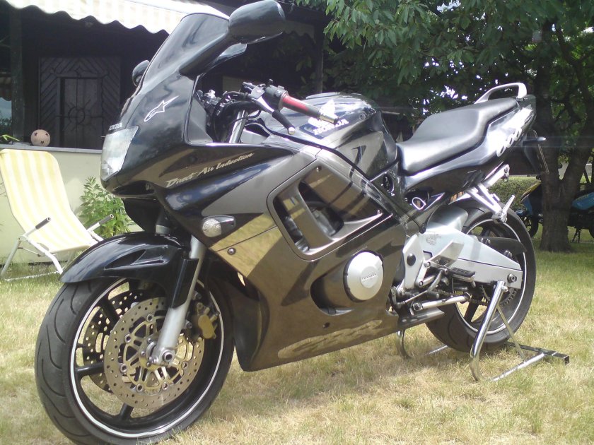 Хонда СБР 600 ф3