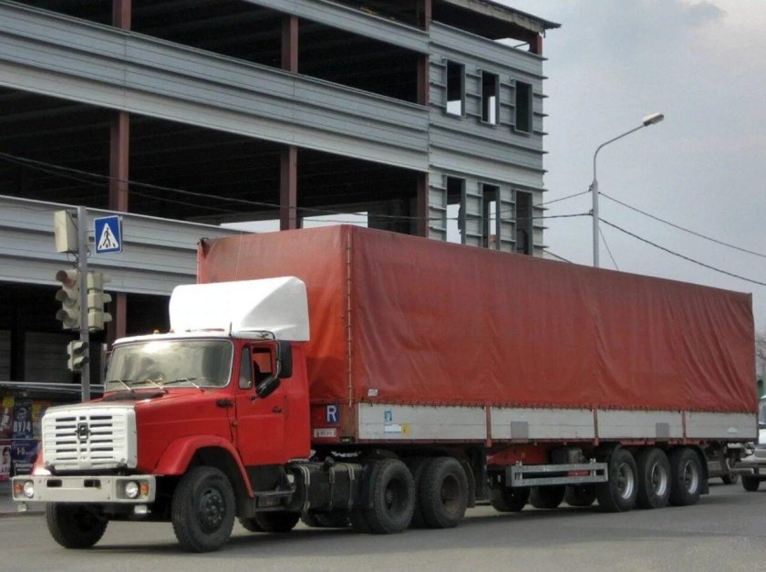 Тягач ЗИЛ 630902