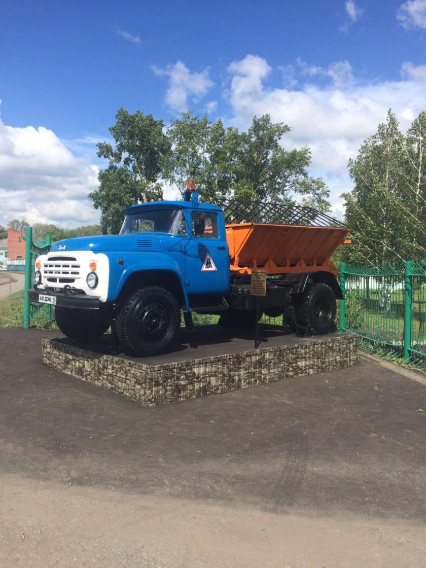 ЗИЛ дорожный ремонтер 130