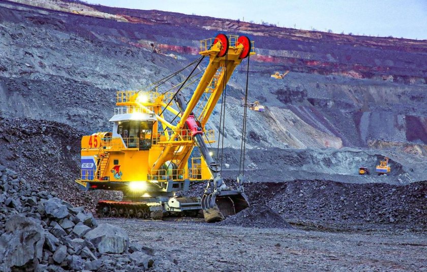 Карьерный экскаватор ЭКГ-12