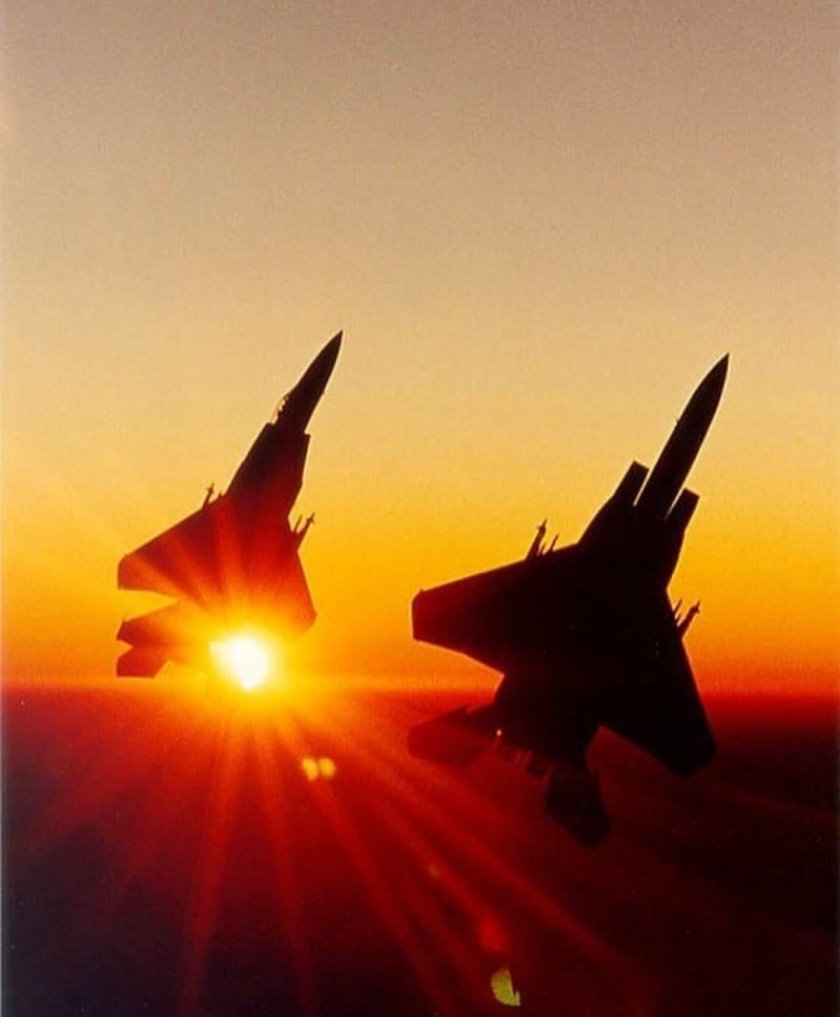 Истребитель на закате