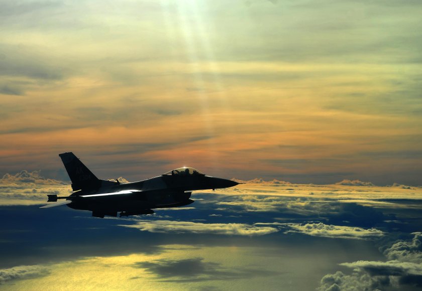 F16 истребитель