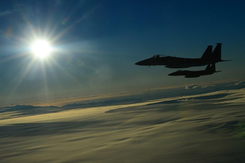 Истребитель в небе