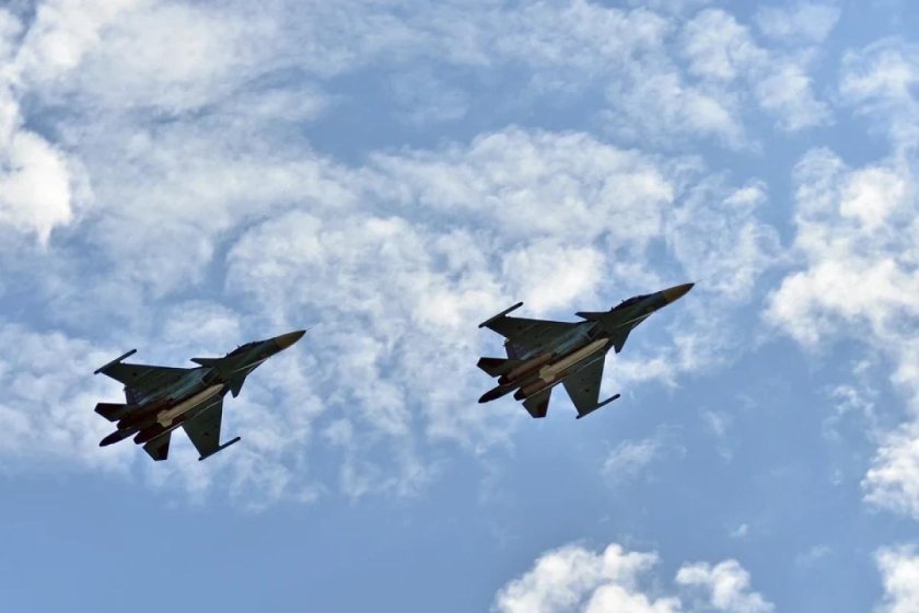 Российские истребители в небе