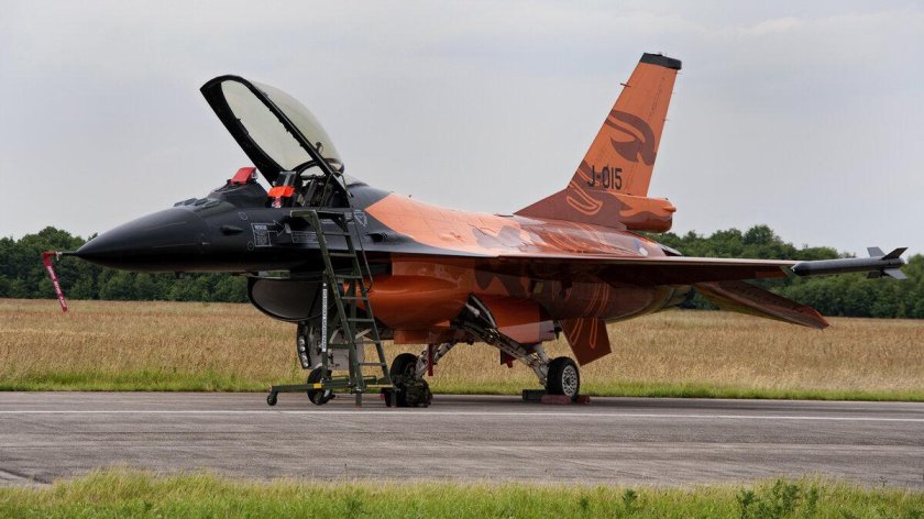 Ф 16 истребитель