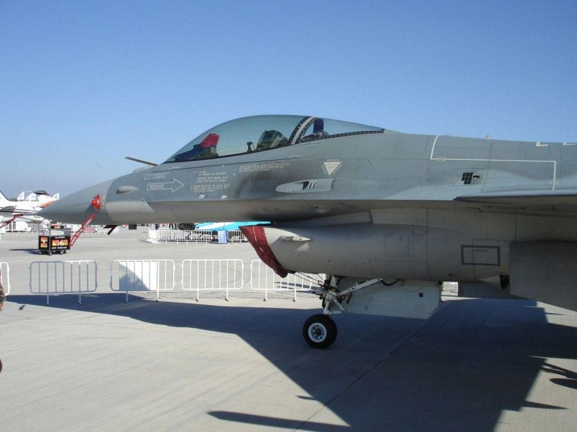 General Dynamics f-16cm Fighting Falcon