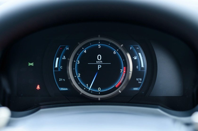 Лексус NX 200 приборная панель