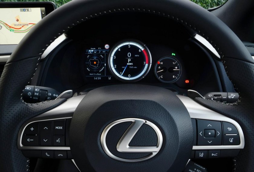 Lexus RX приборная панель