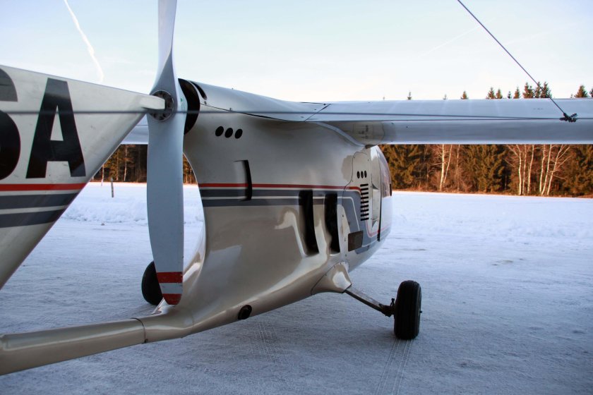 Самолет с толкающим винтом