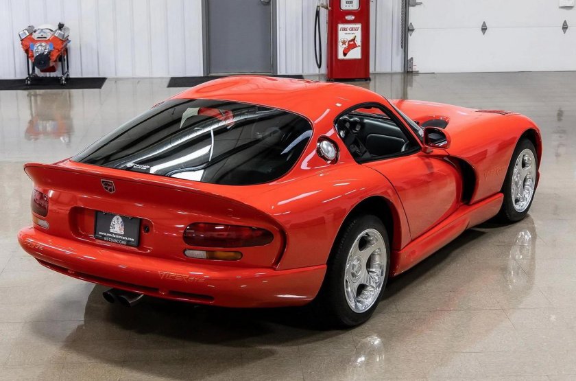 Додж Вайпер 1997