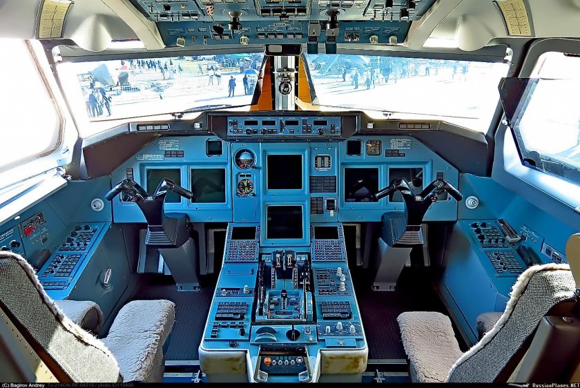 Ту 214 кабина