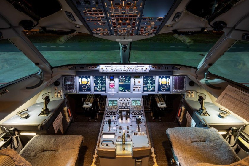 Superjet 100 кабина