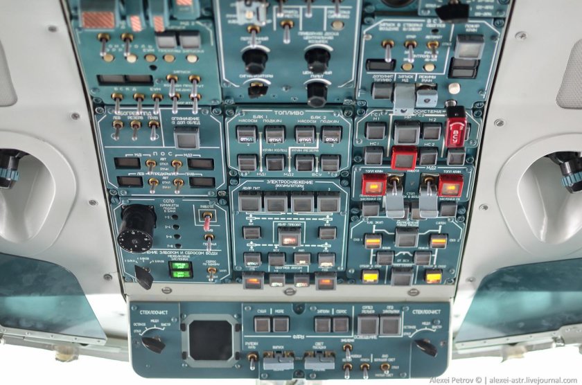 Ту 214 кабина