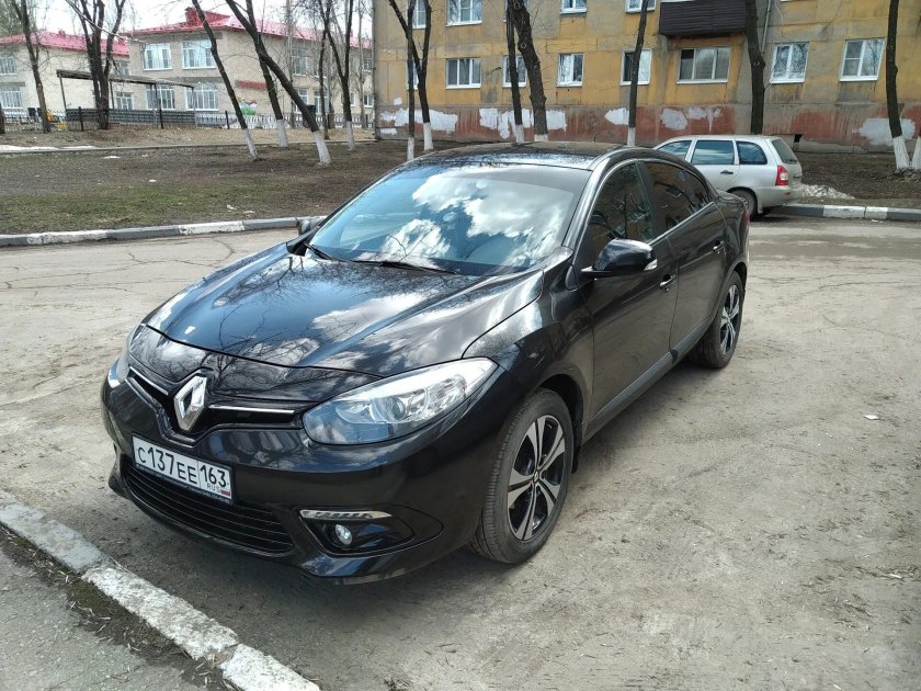 Рено Флюенс черный