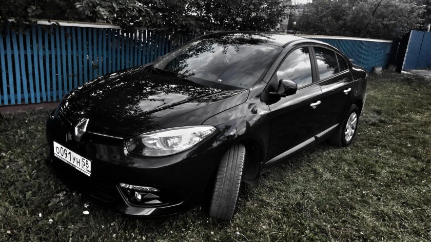 Рено Флюенс черный