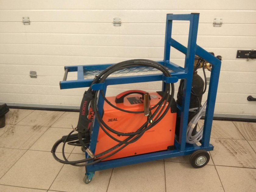 Тележка под сварочный полуавтомат сбалоном 20