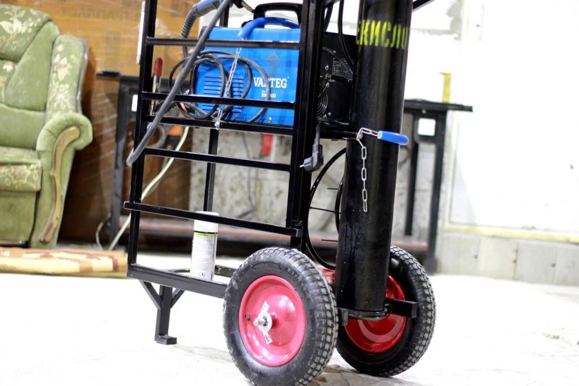 Тележка под сварочный полуавтомат сбалоном 20