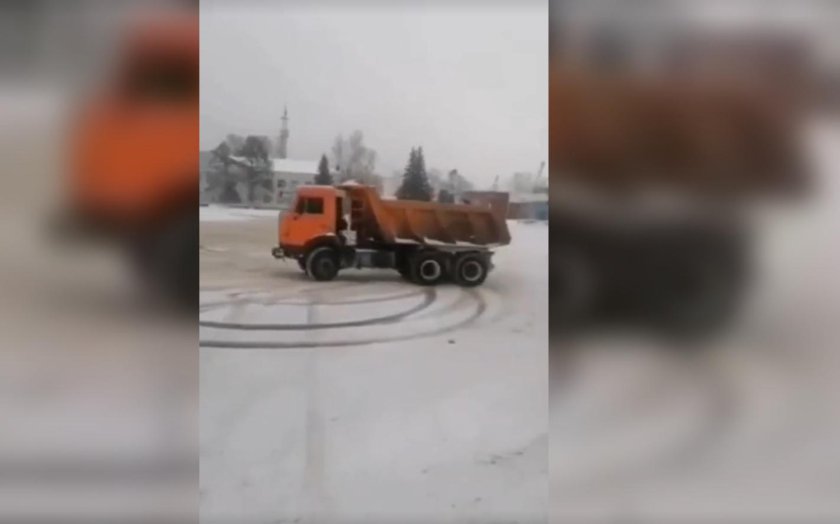 КАМАЗ крутится