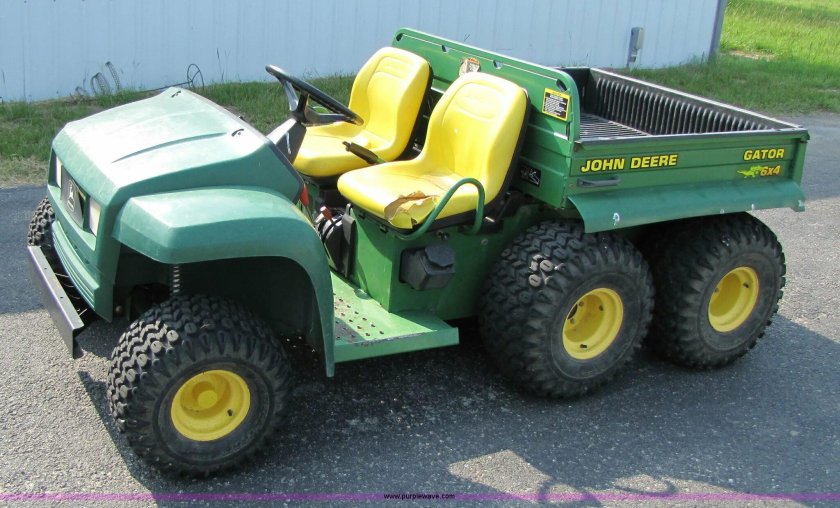 John Deere Gator 6x6