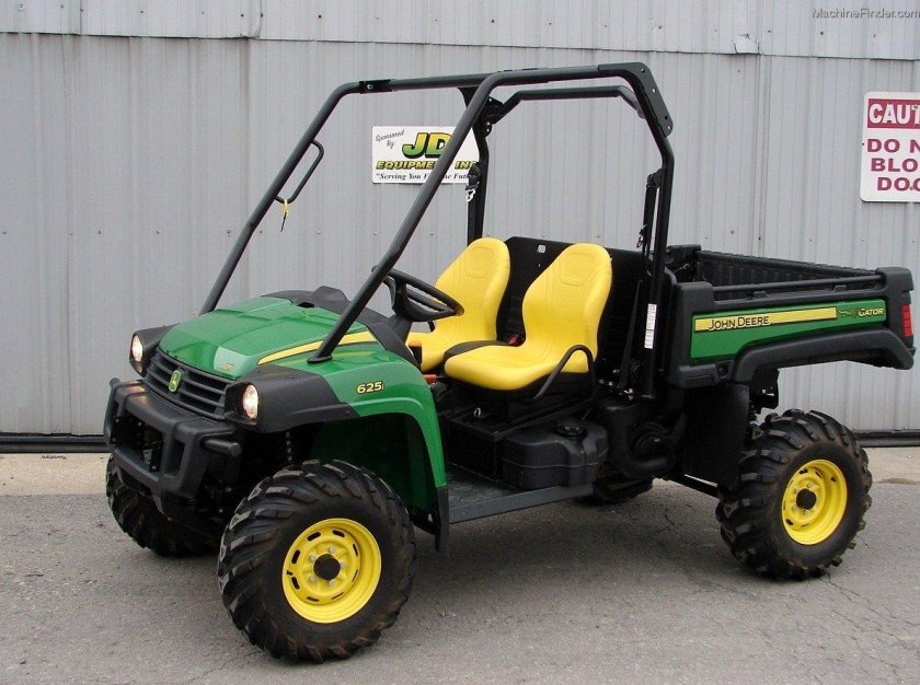 John Deere Gator 6x6
