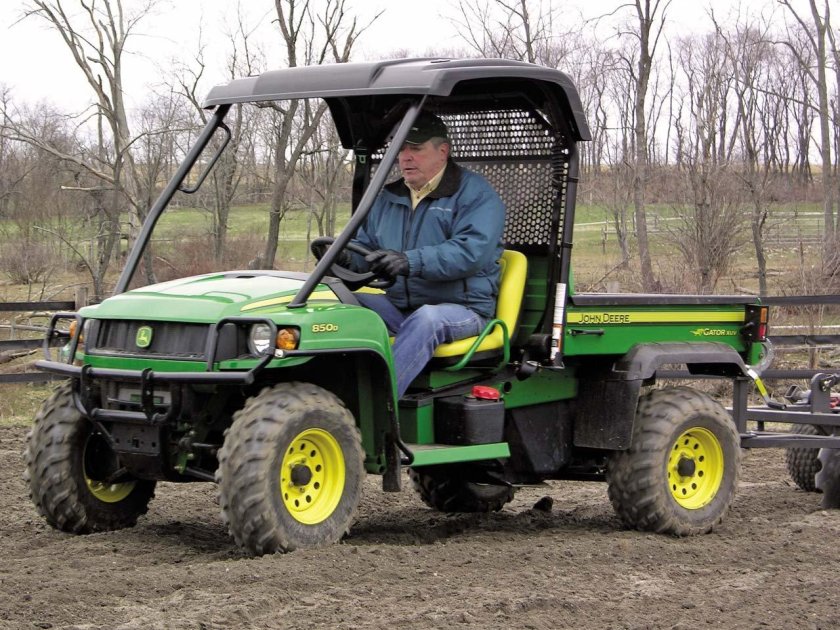 Мотовездеход John Deere Gator