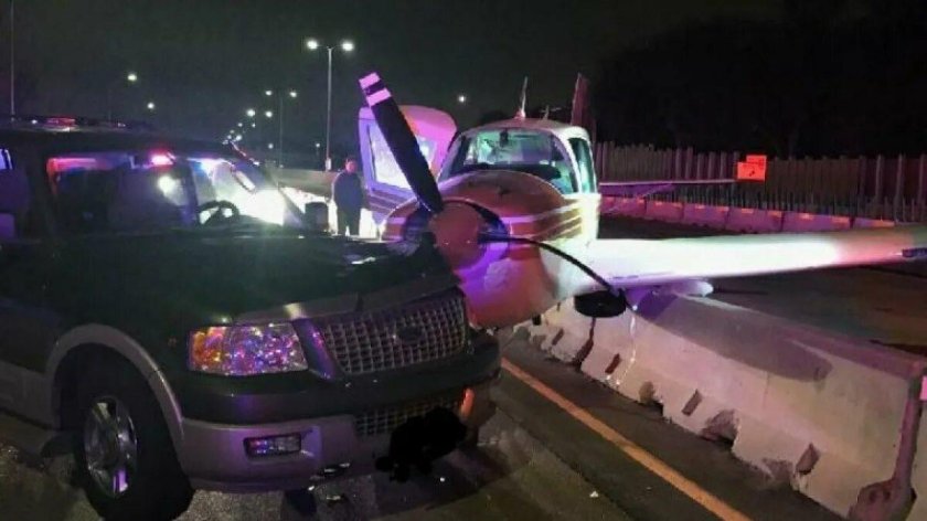 Самолет врезался в машину