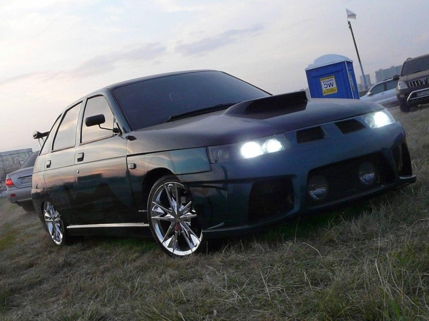 Тюнингованный ВАЗ 2112