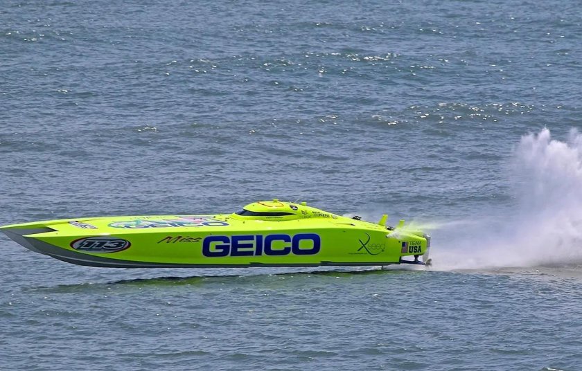 Гоночный катер Colibri