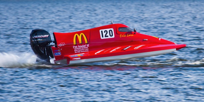 Спортивная лодка глиссер