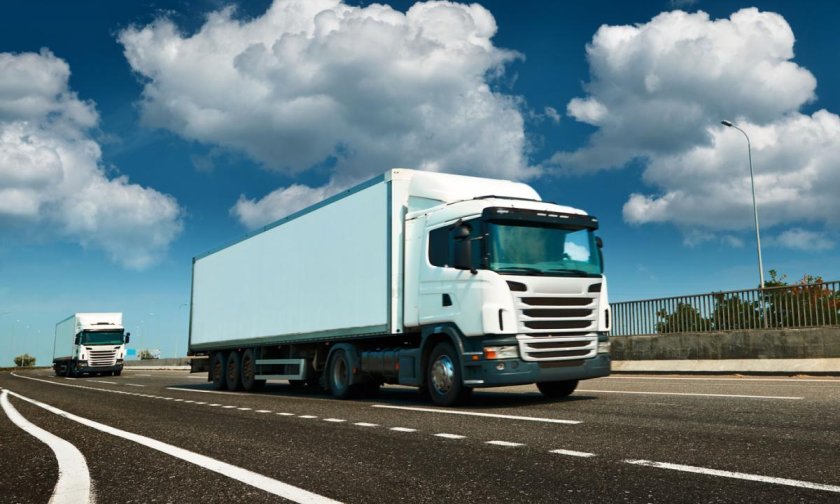 Белый грузовик