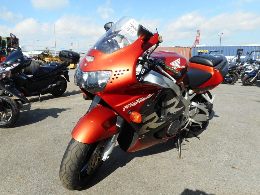 Хонда CBR 900 1999 характеристики