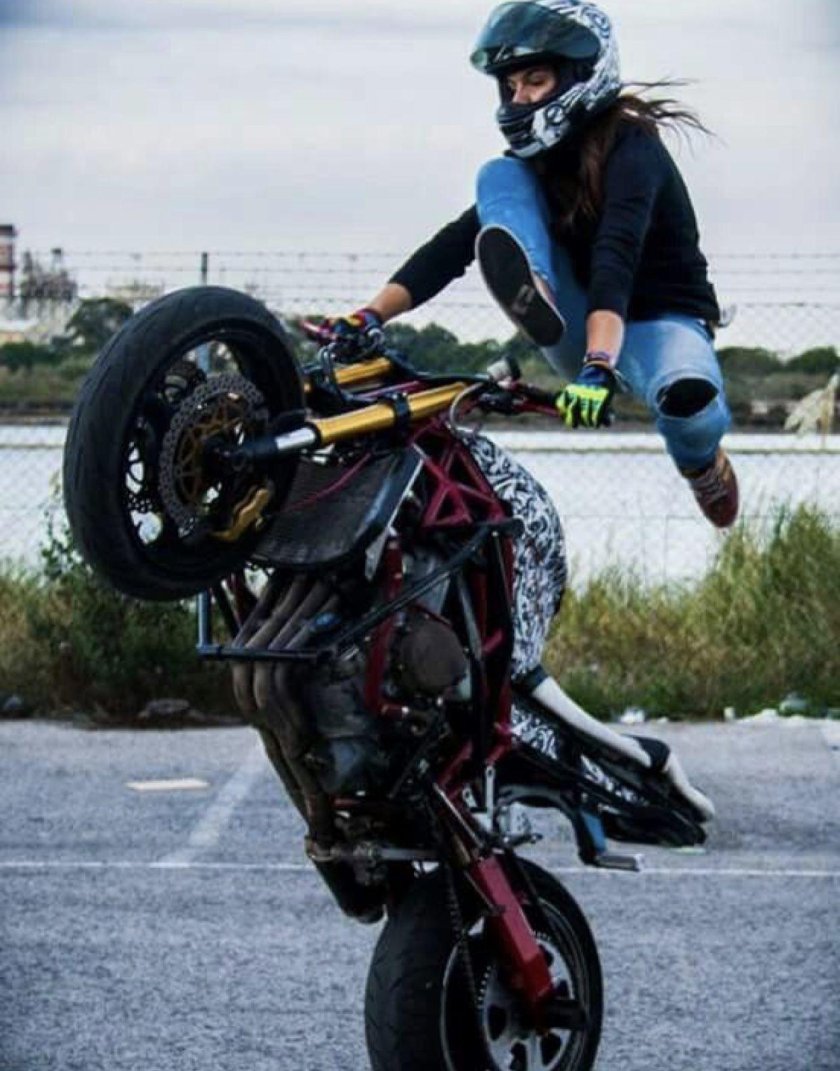 Сара Лезито мотоцикл