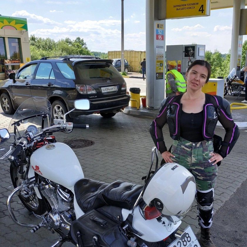 Девушка на мотоцикле