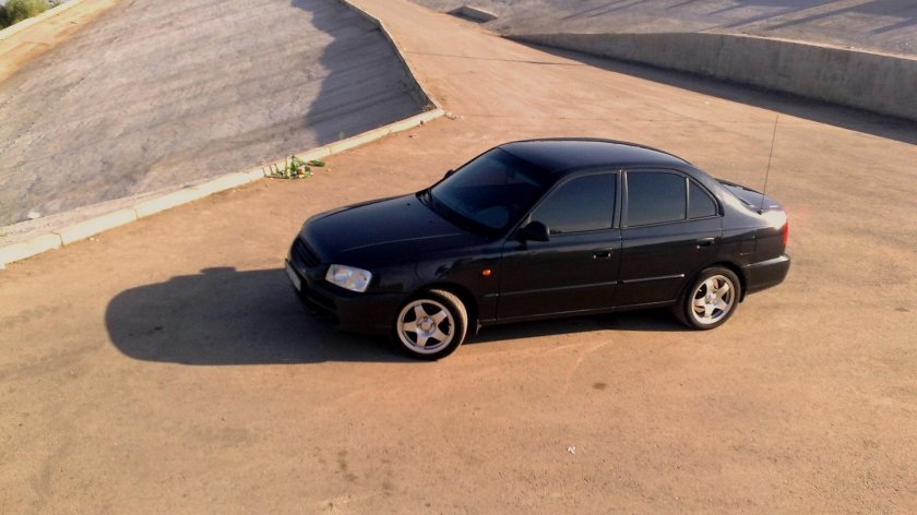 Hyundai Accent черный