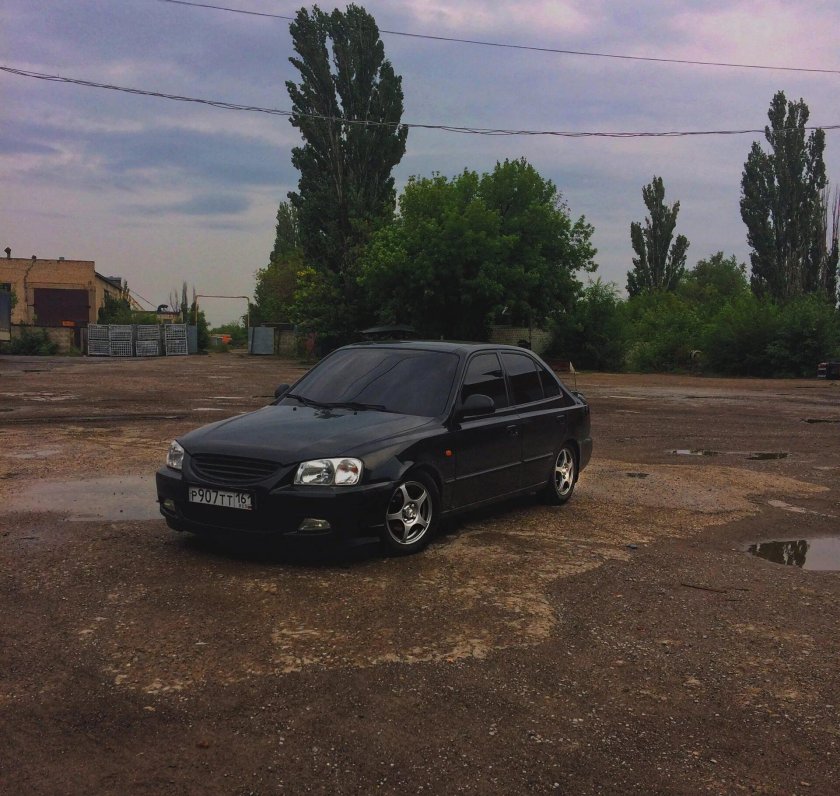Хендай акцент черный тонированный