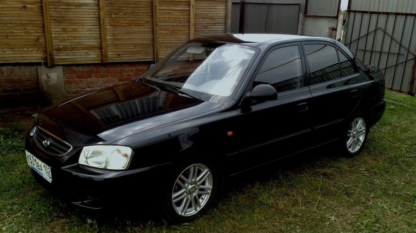 Hyundai Accent черный