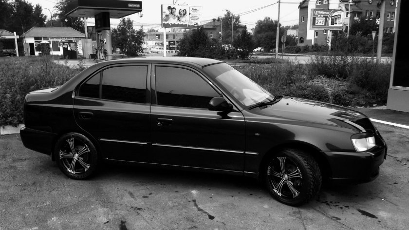 Хендай акцент черный тонированный