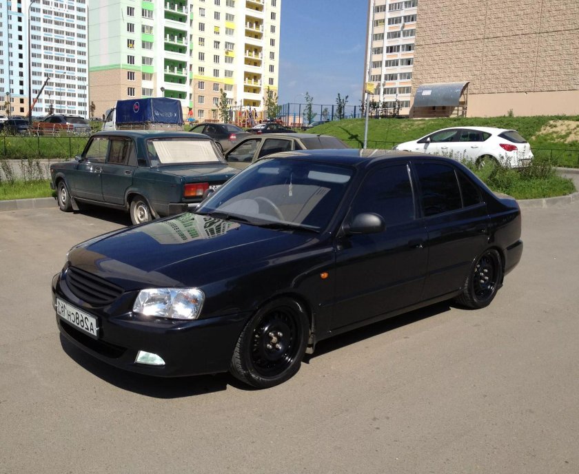 Хендай акцент черный тонированный