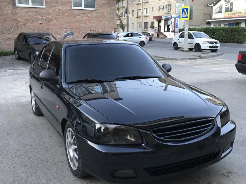 Хендай акцент черный тонированный