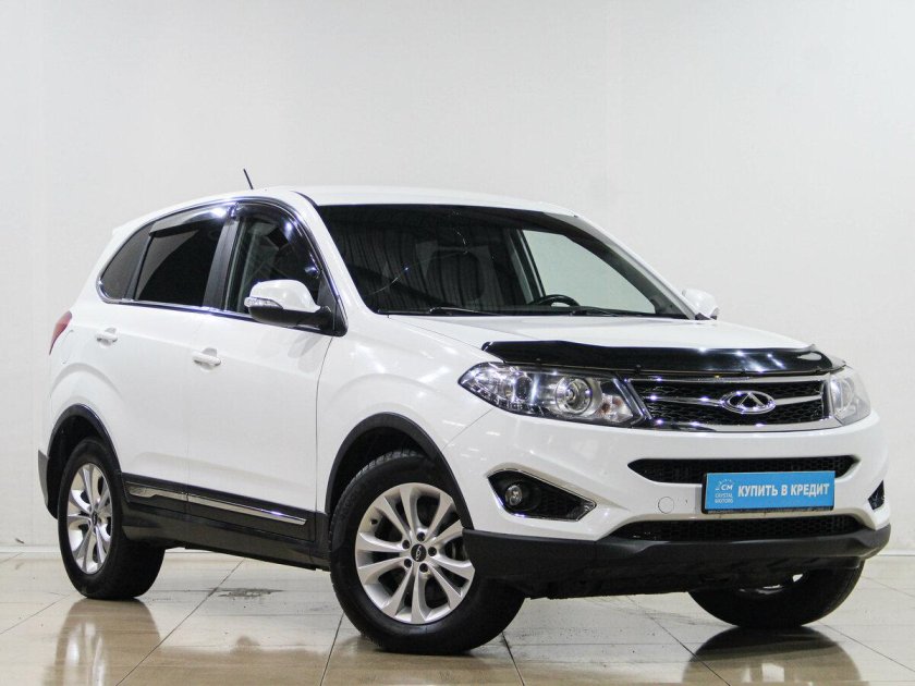 Машина белая Chery Tiggo 5