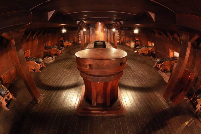 Галеон трюм капитана