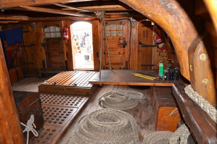 Корабль Каравелла интерьер каюты капитана