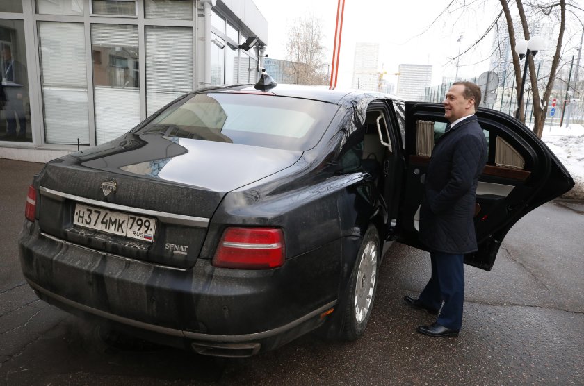 Кортеж Путина Аурус